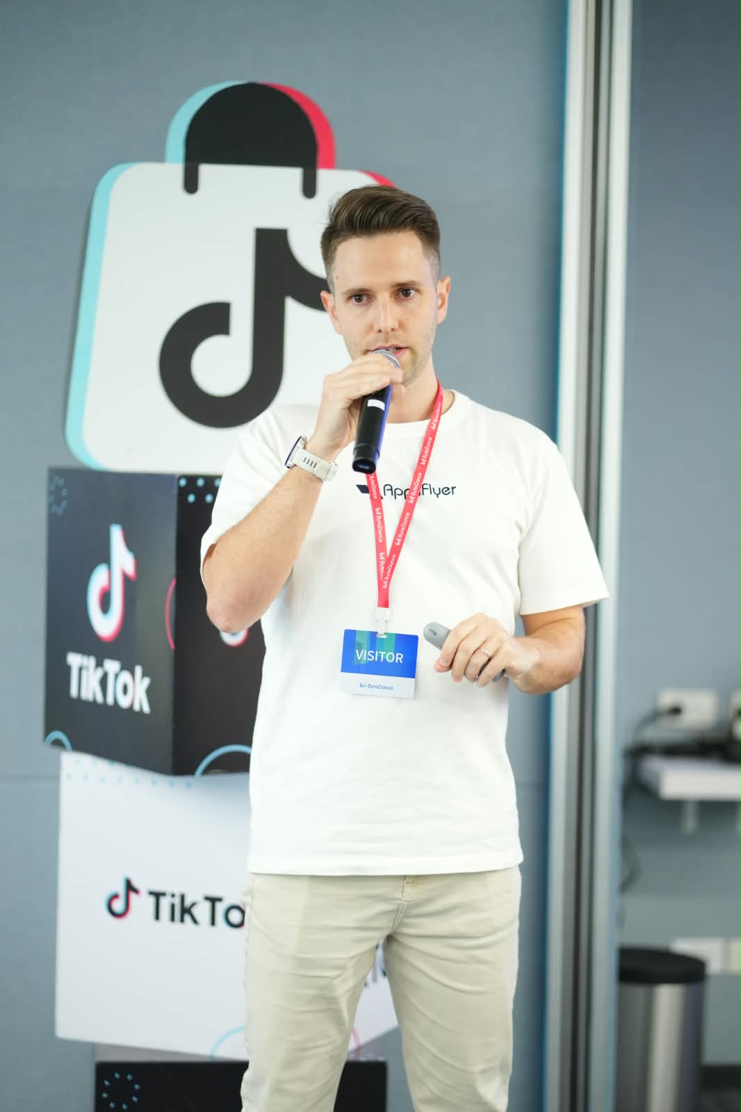 Attribution, measurement, and sustainable mobile growth. — speaking session